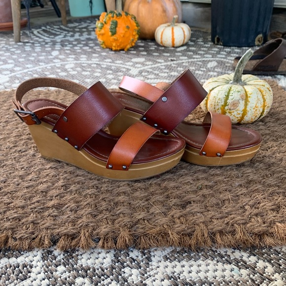 American Eagle Leather Wedges - Picture 3 of 7